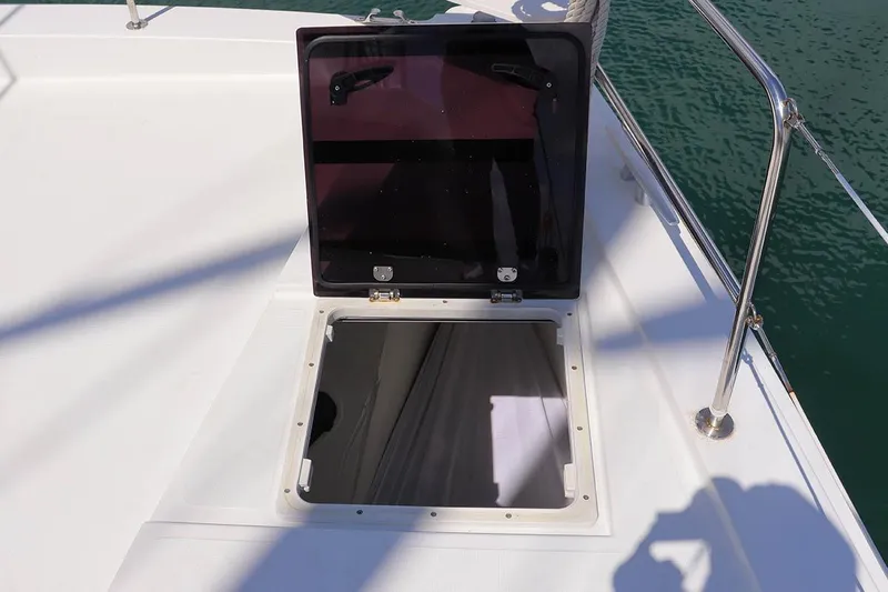 Fortunate Sun Yacht Photos Pics Forepeaks (Starboard