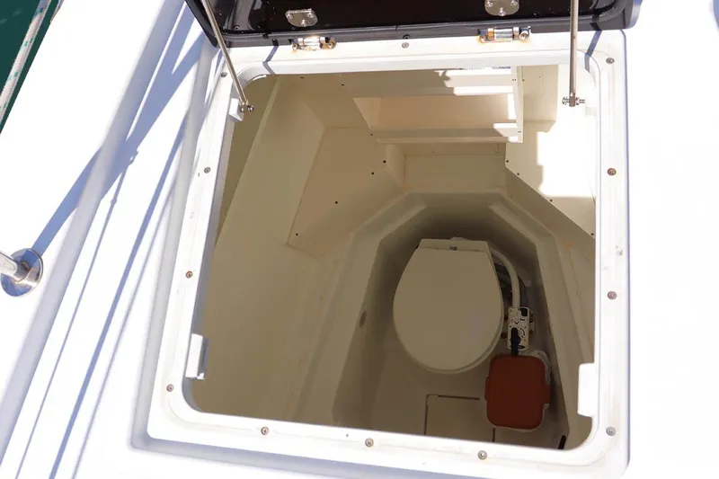 Fortunate Sun Yacht Photos Pics Forepeak (Port)