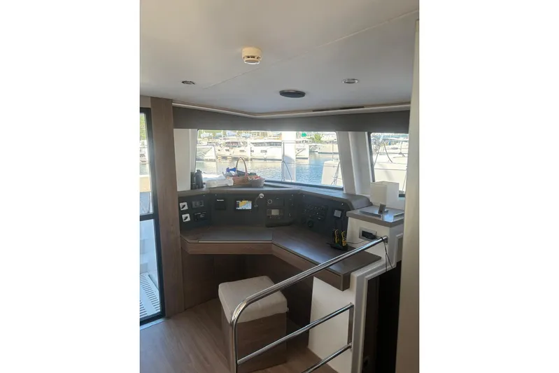 Fortunate Sun Yacht Photos Pics Navigation Station View (2)