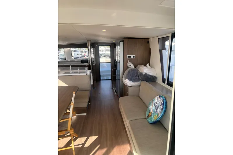 Fortunate Sun Yacht Photos Pics Salon View (2)