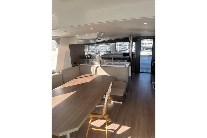 Fortunate Sun Yacht Photos Pics Salon View (1)