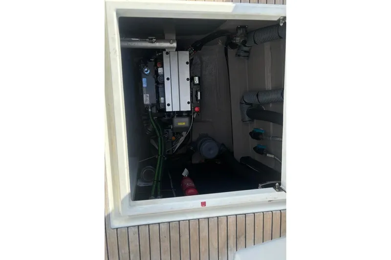 Fortunate Sun Yacht Photos Pics Engine View (1)