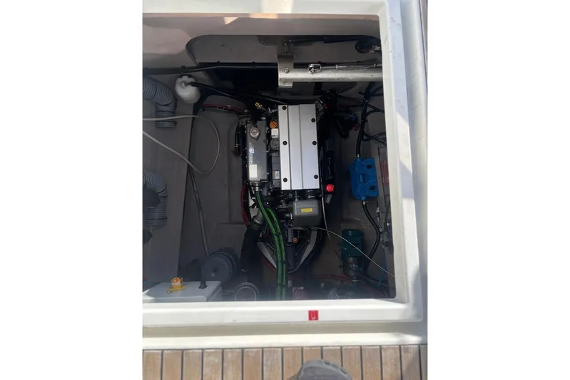 Fortunate Sun Yacht Photos Pics Engine View (2)