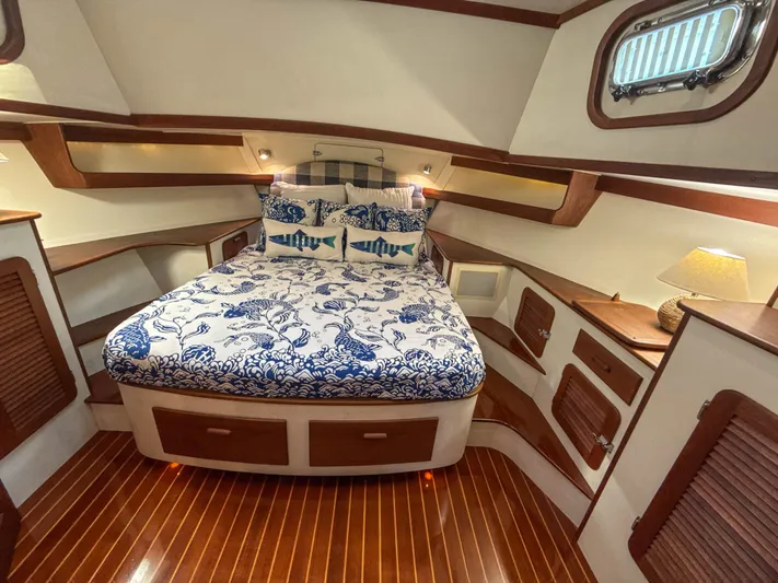 Island Girl Yacht Photos Pics Primary stateroom