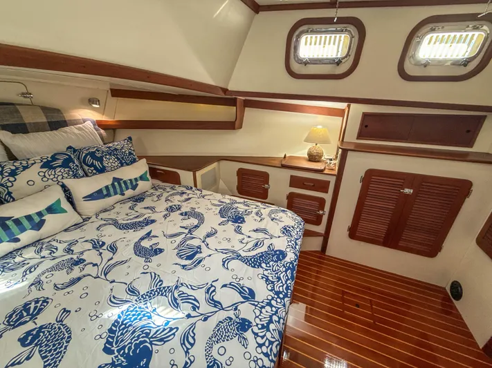Island Girl Yacht Photos Pics Primary stateroom
