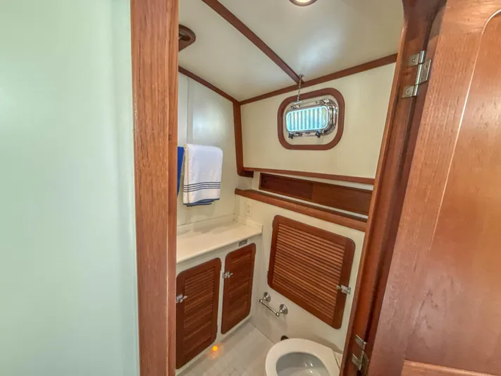 Island Girl Yacht Photos Pics En suite primary head