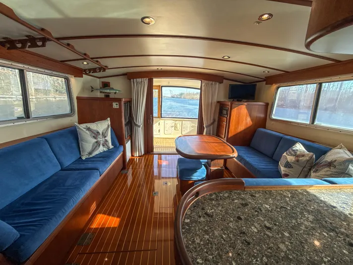 Island Girl Yacht Photos Pics Saloon/Galley