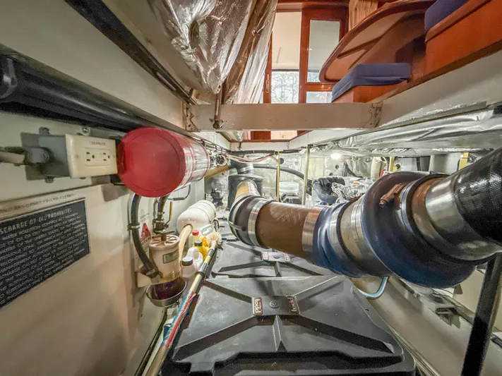 Island Girl Yacht Photos Pics Engine Room