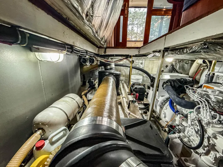 Island Girl Yacht Photos Pics Engine Room