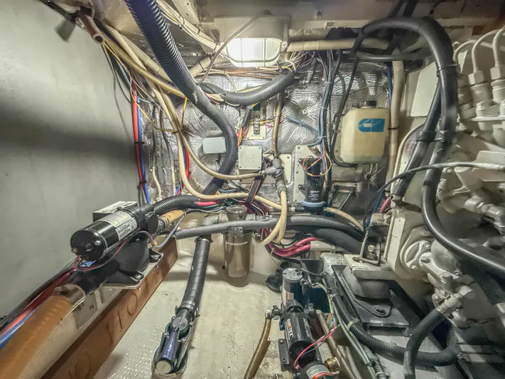 Island Girl Yacht Photos Pics Engine Room