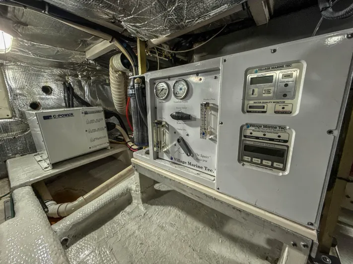 Island Girl Yacht Photos Pics Engine Room