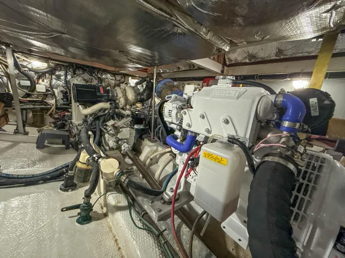 Island Girl Yacht Photos Pics Engine Room