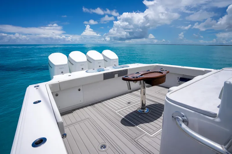  Yacht Photos Pics 2023 Front Runner 47 Center Console boat on clear blue ocean water.