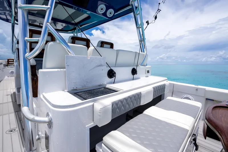 Yacht Photos Pics 2023 Front Runner 47 Center Console boat with luxurious seating and ocean view.