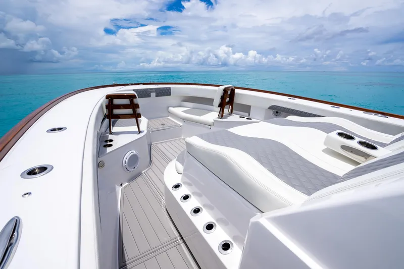  Yacht Photos Pics 2023 Front Runner 47 Center Console boat with luxurious seating on clear blue water.