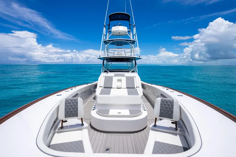  Yacht Photos Pics 2023 Front Runner 47 Center Console boat on clear blue ocean.