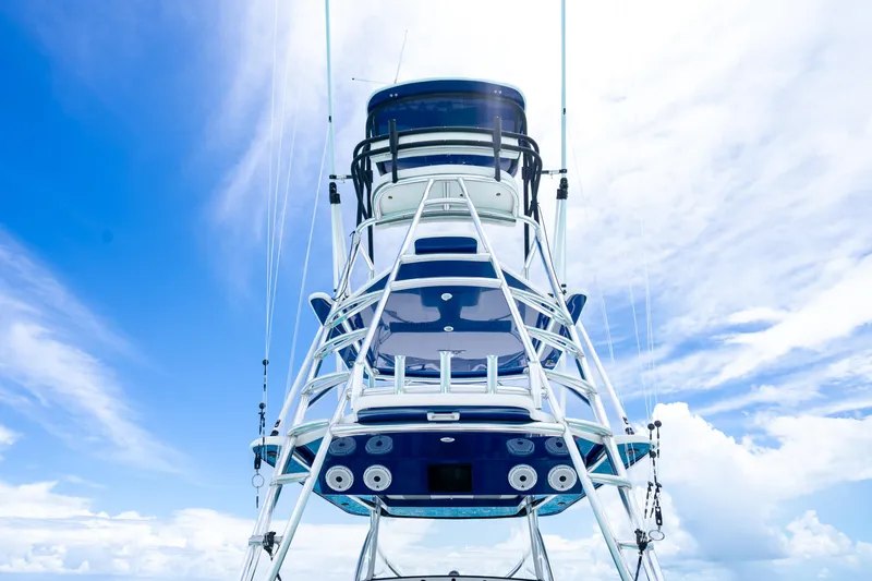  Yacht Photos Pics 2023 Front Runner 47 Center Console boat against a blue sky.