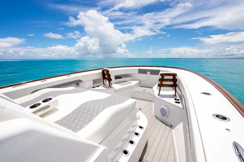  Yacht Photos Pics 2023 Front Runner 47 Center Console boat on clear blue water.