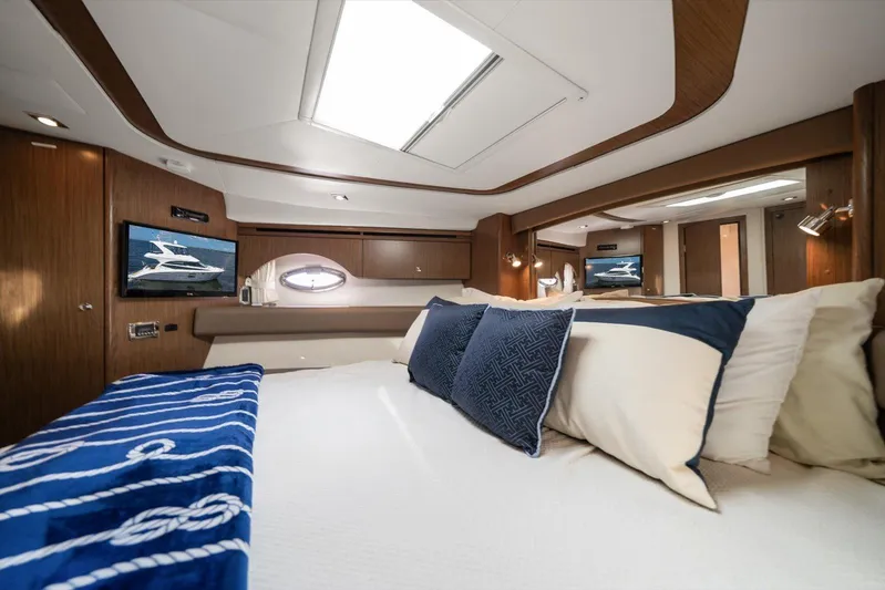 Gail’s Storm IV Yacht Photos Pics 