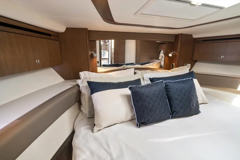 Gail’s Storm IV Yacht Photos Pics 