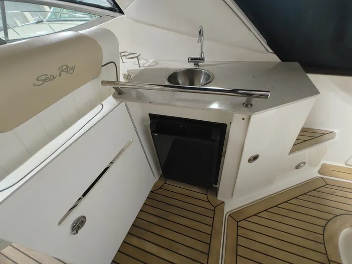  Yacht Photos Pics Sea Ray 310 Sundancer 2010 boat interior with sink and mini fridge.