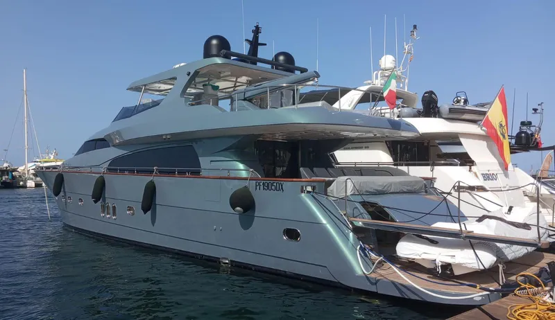 Unica Yacht Photos Pics 