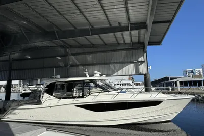 Boston Whaler 405 Conquest