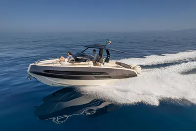 2025 Invictus GT 320S