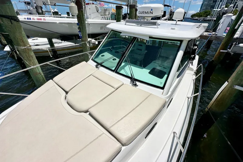 Extra Vagancia Yacht Photos Pics 2015 Boston Whaler 315 Conquest docked, featuring spacious deck and modern design.