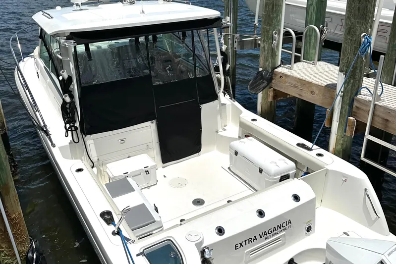 Extra Vagancia Yacht Photos Pics 2015 Boston Whaler 315 Conquest docked, featuring spacious deck and seating area.