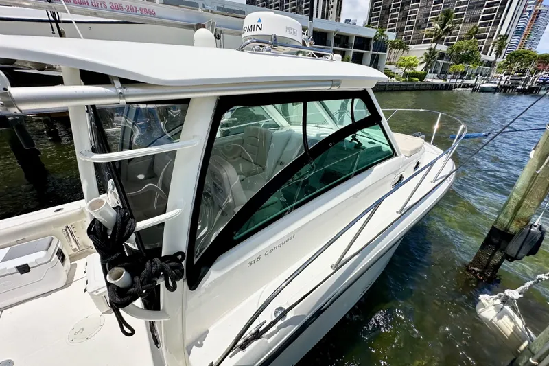 Extra Vagancia Yacht Photos Pics 2015 Boston Whaler 315 Conquest docked, showcasing sleek design and modern features.