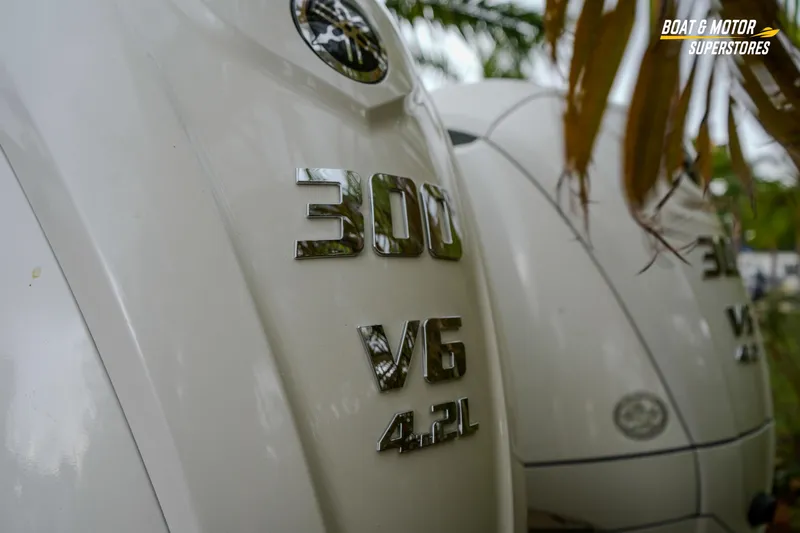  Yacht Photos Pics Close-up of a 2026 Four Winns H9 OB outboard motor, 300 V6 4.2L.