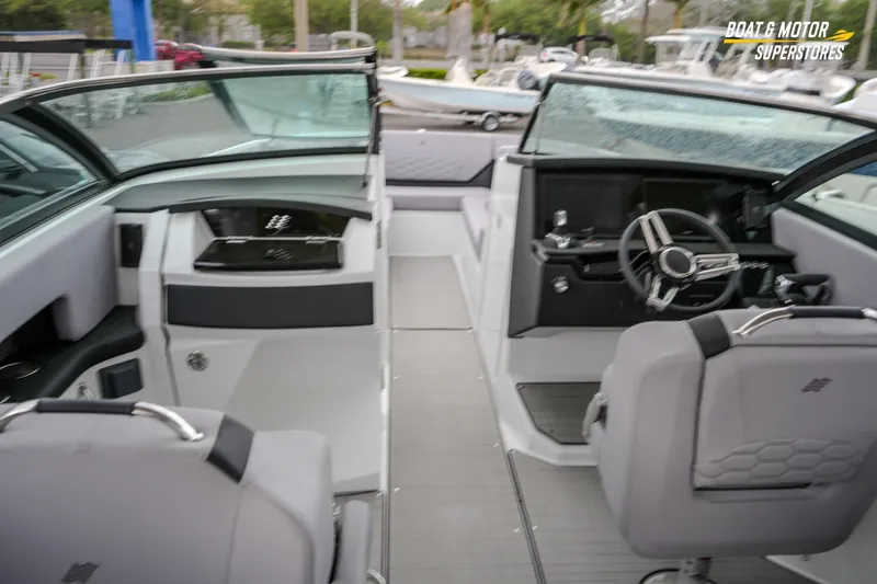  Yacht Photos Pics 2026 Four Winns H9 OB boat interior with modern helm and seating.