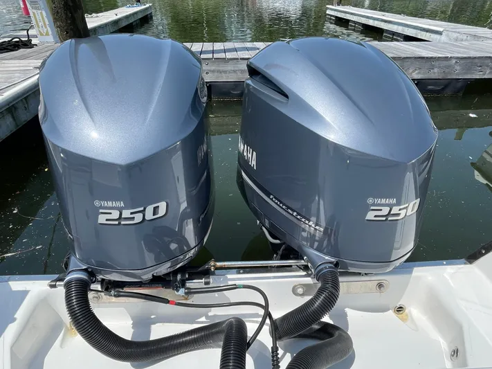  Yacht Photos Pics Twin Yamaha 250 engines on a 2014 Southport 27 Center Console boat.