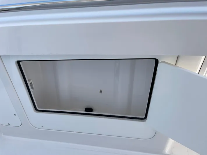  Yacht Photos Pics Open storage compartment on a 2014 Southport 27 Center Console boat.