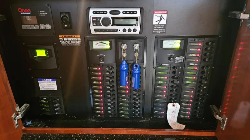 Trillium Yacht Photos Pics 