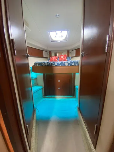 Red Scorpion Yacht Photos Pics 2007 Sea Ray 400 Sundancer cabin interior with bed and storage