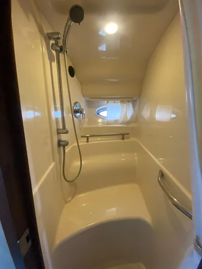 Red Scorpion Yacht Photos Pics 2007 Sea Ray 400 Sundancer yacht shower with modern fixtures and porthole window.