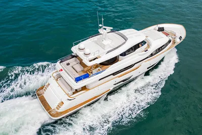 Custom Line Navetta 28