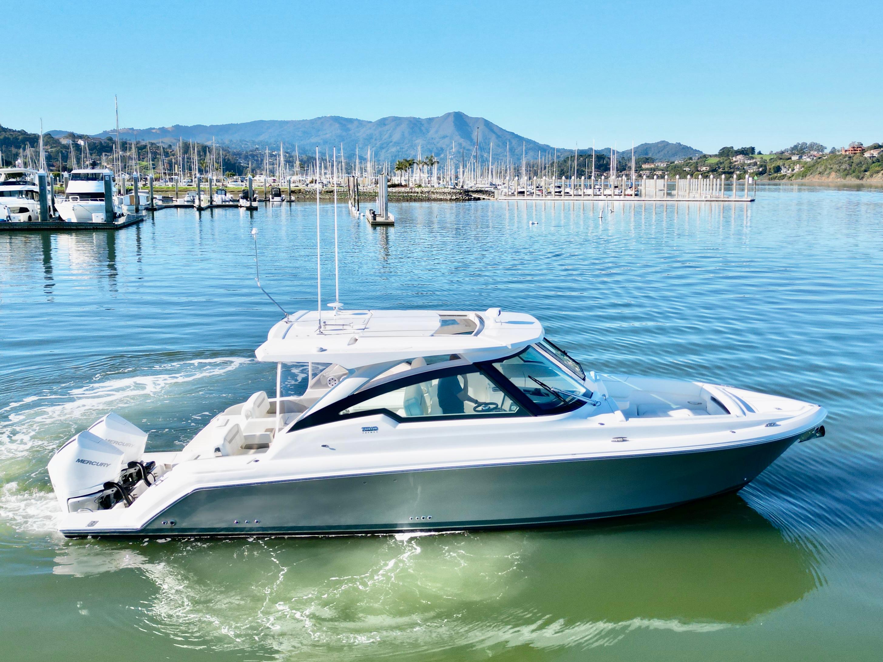 2025 Tiara Yachts 34 LX Express Cruiser for sale - YachtWorld