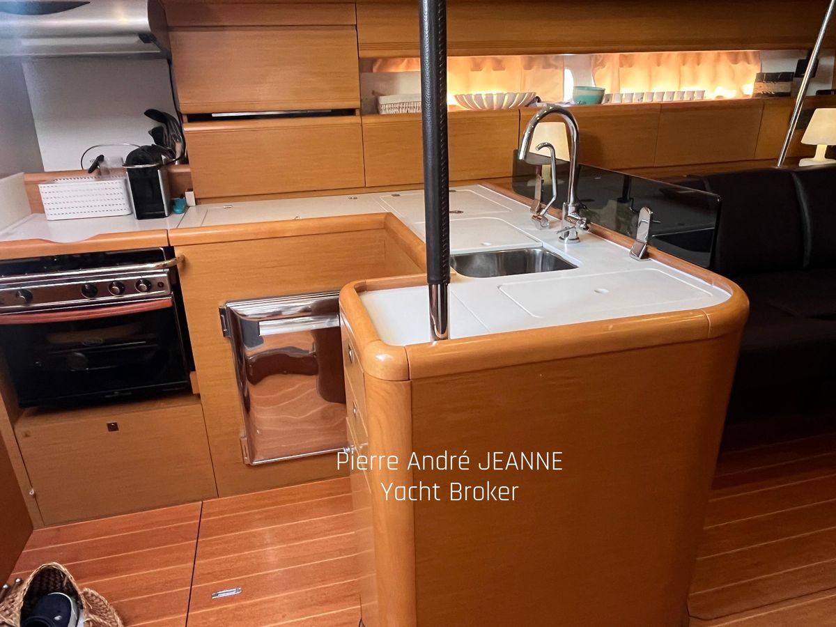 2011 Jeanneau 51 