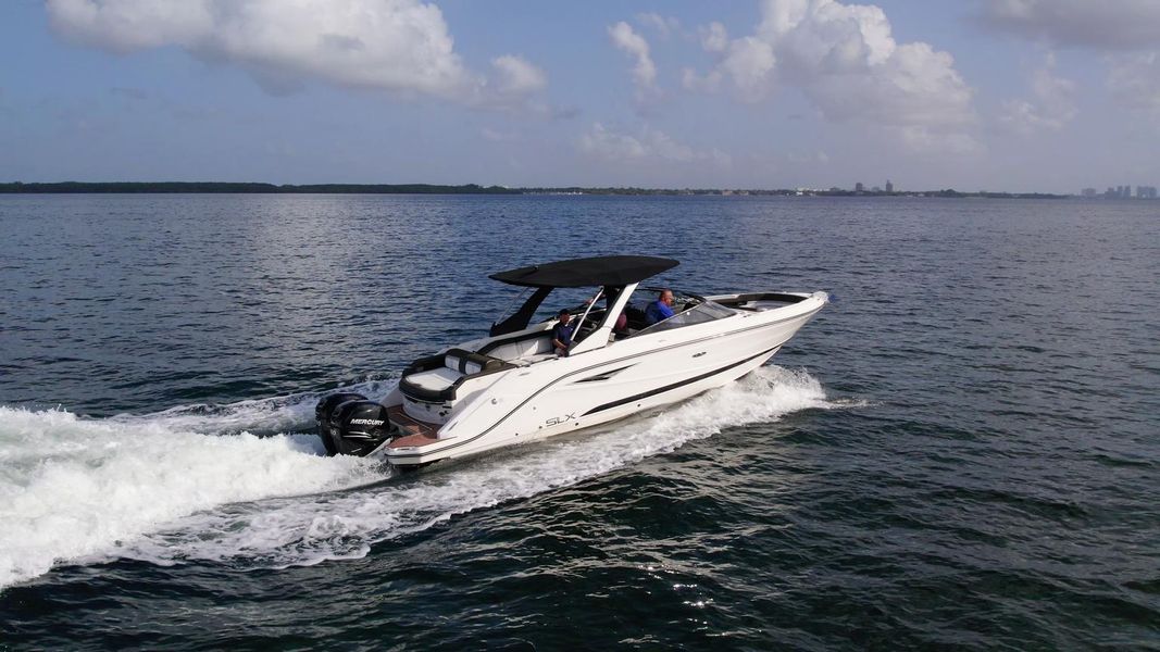 2017 Sea Ray SLX 310