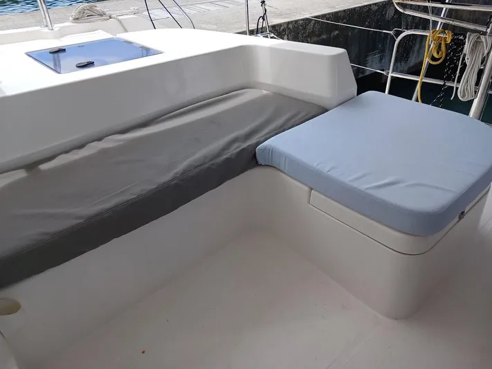 Andiamo IV Yacht Photos Pics Leopard 48 yacht seating area, 2018 model, with cushioned benches and storage.
