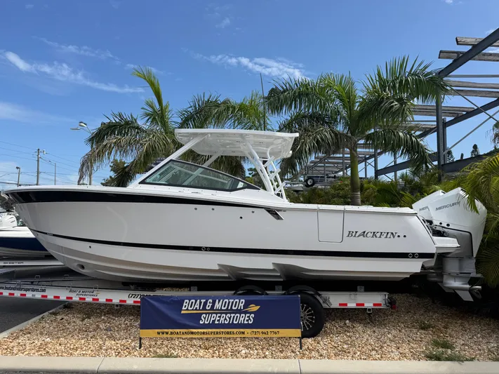  Yacht Photos Pics 2026 Blackfin 302 DC boat displayed at dealership, surrounded by palm trees.