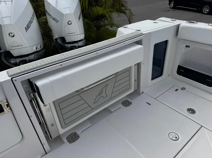  Yacht Photos Pics 2026 Blackfin 302 DC boat deck with Mercury Verado engines, featuring sleek design and storage compartments.
