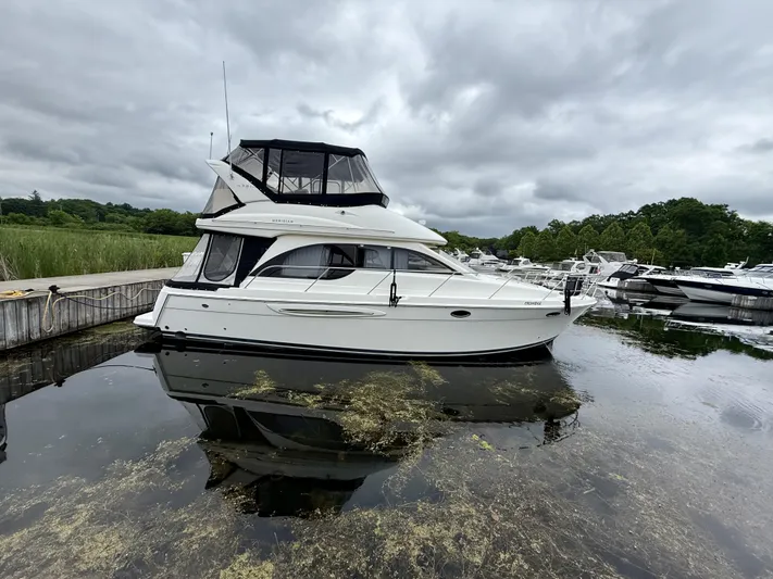  Yacht Photos Pics 2004 Meridian 381 Sedan yacht docked in a marina under cloudy skies.