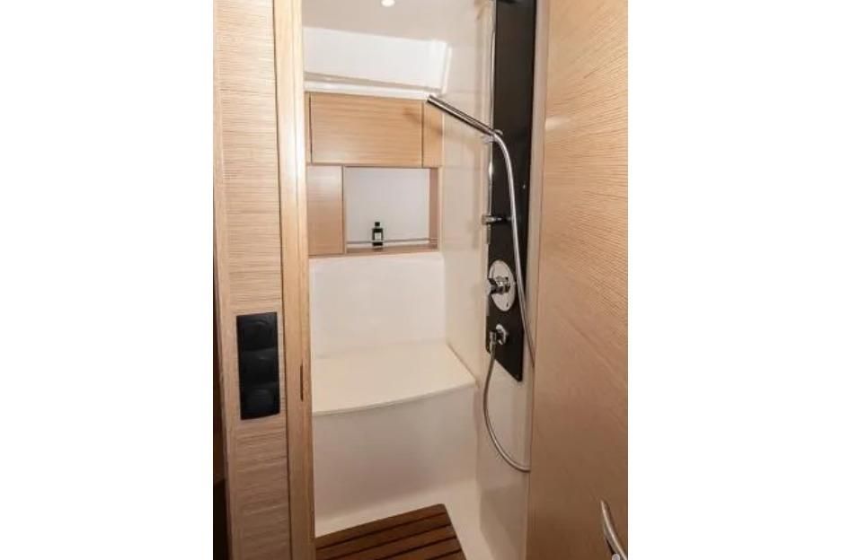 2021 Bavaria 45 