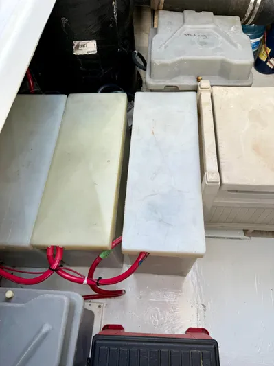 Perfect Ten Yacht Photos Pics Battery banks 