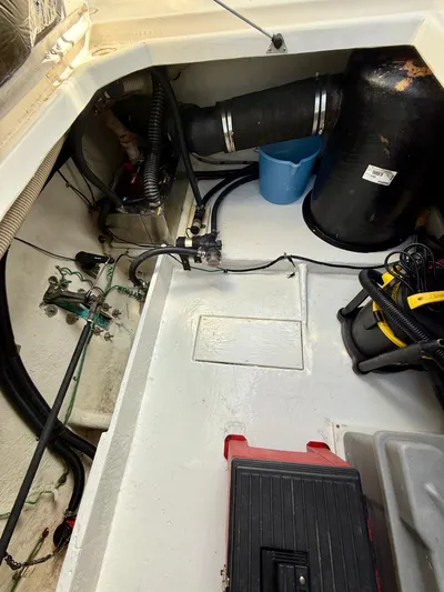 Perfect Ten Yacht Photos Pics Spotless aft lazerette