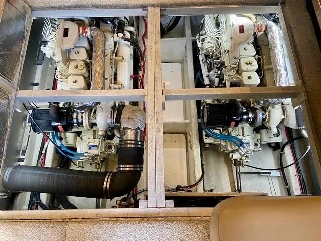 Perfect Ten Yacht Photos Pics Spotless engine room 